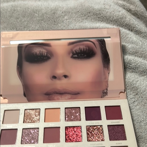 ❤️4 For $20❤️ Nude Eyeshadow Palette - Pink and Brown Shades - Picture 3 of 5